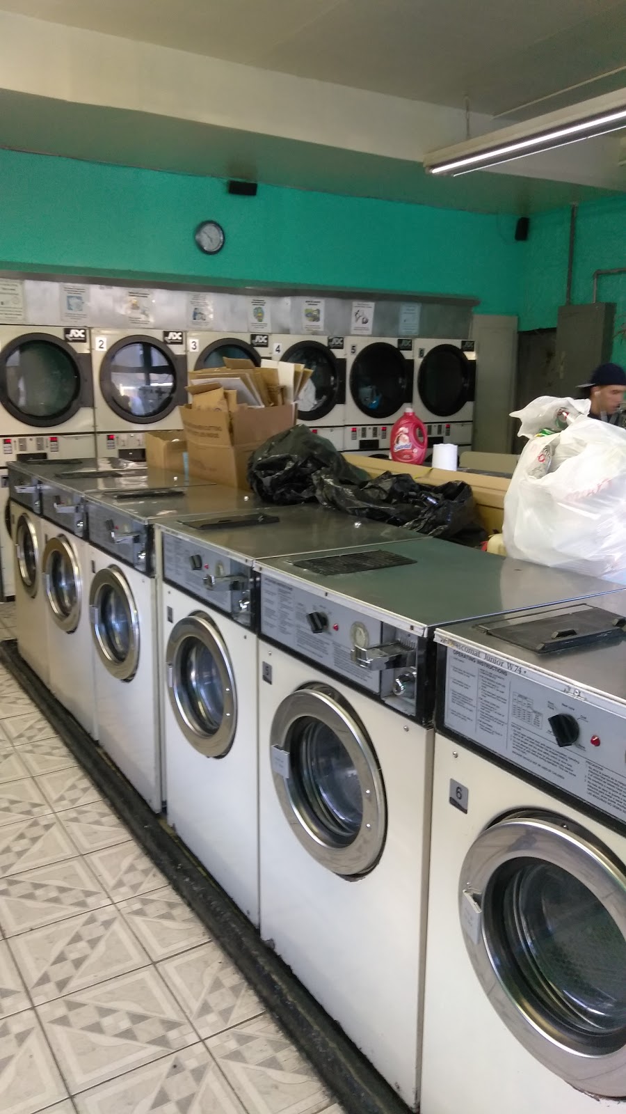 Pennys Laundromat | 166 Nichols Ave, Brooklyn, NY 11208 | Phone: (718) 277-9586