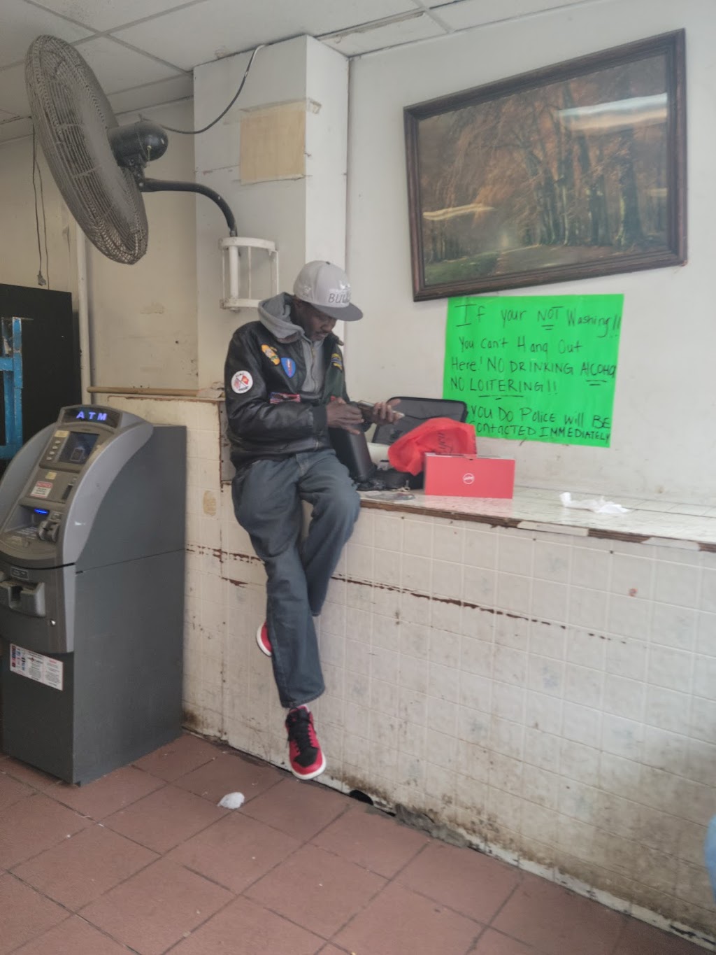 Clean & White Laundromat | 235 E 198th St, Bronx, NY 10458 | Phone: (718) 933-3942