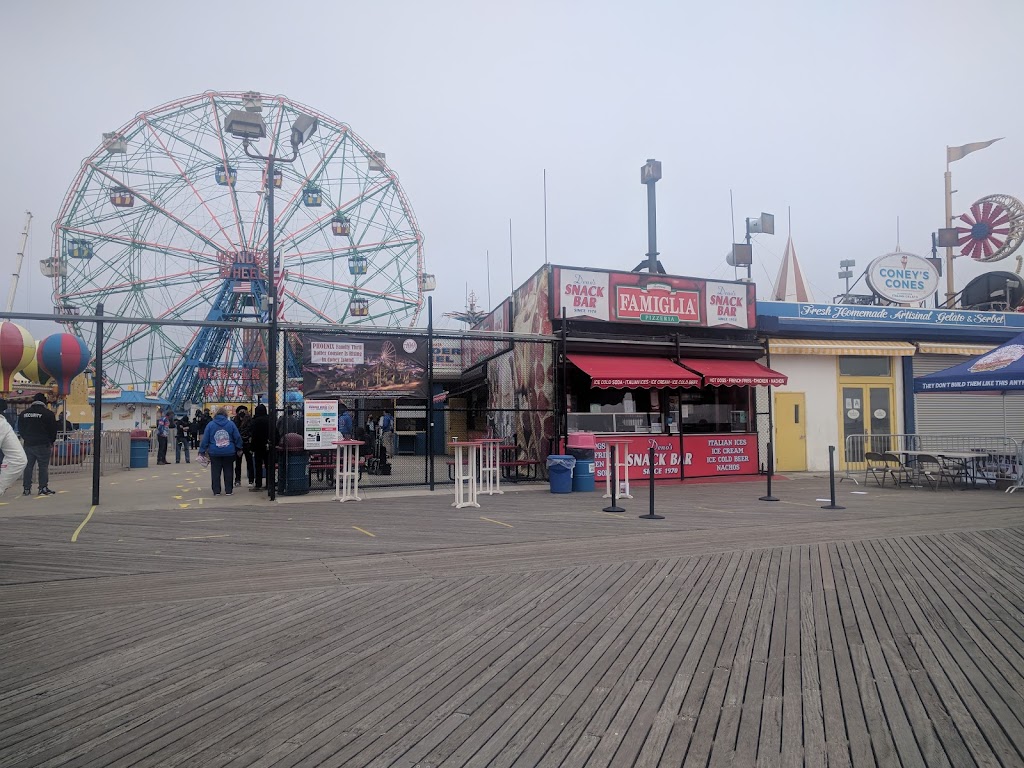 Famiglia Pizzeria at Denos Wonder Wheel Amusement Park | 1027 Riegelmann Boardwalk, Brooklyn, NY 11224 | Phone: (718) 372-2592