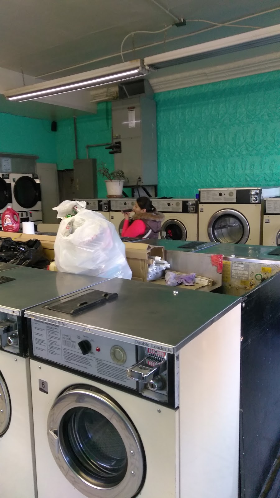 Pennys Laundromat | 166 Nichols Ave, Brooklyn, NY 11208 | Phone: (718) 277-9586