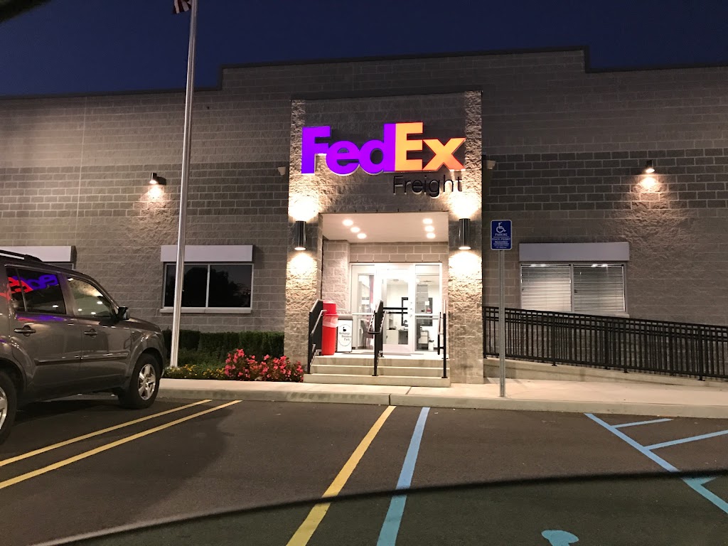 FedEx Freight | 251 Grumman Rd W, Bethpage, NY 11714 | Phone: (631) 777-8686