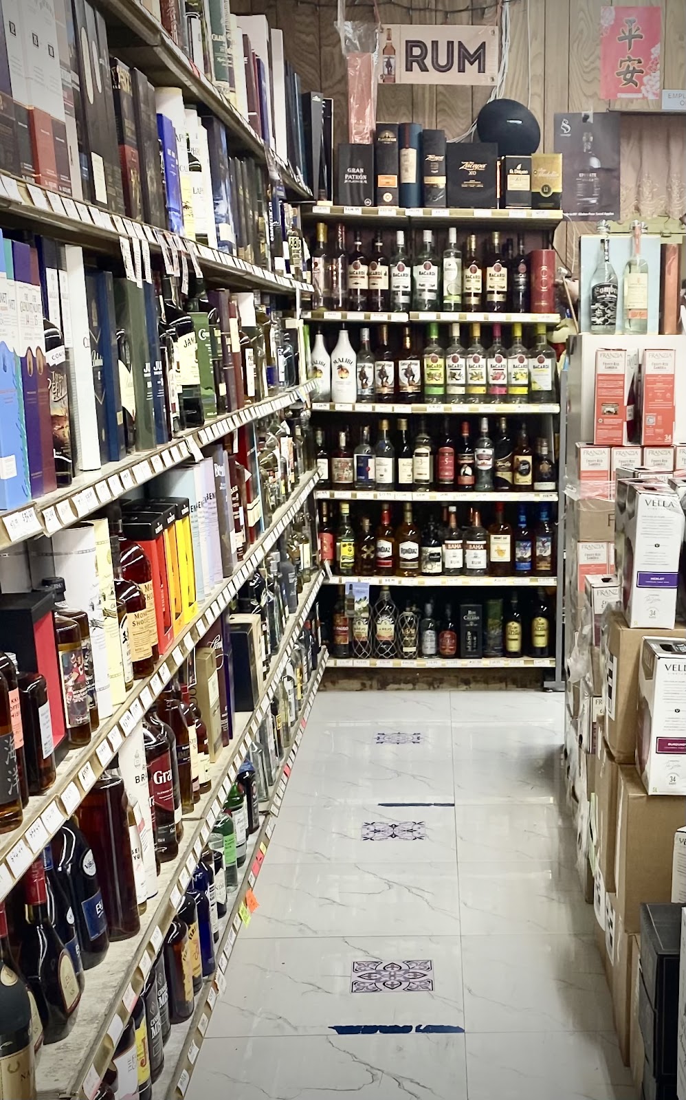 Laati liquor & wine | 4189 Bowne St, Queens, NY 11355 | Phone: (718) 461-7868