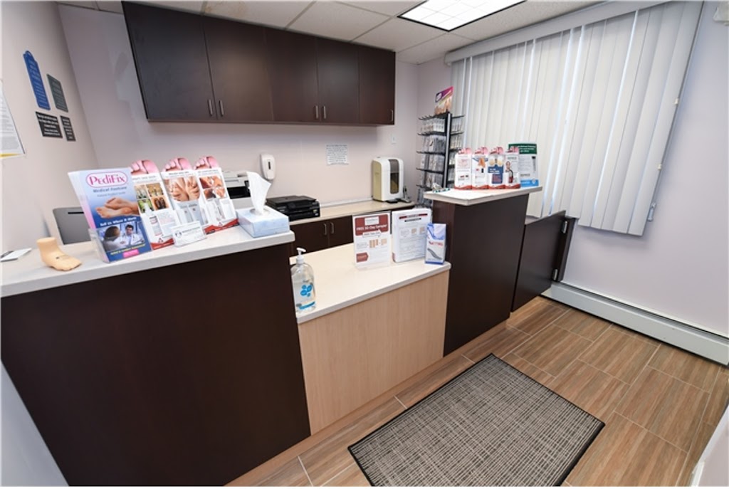 Hicksville Podiatry: Davinder Bhela, DPM | 66 W Barclay St, Hicksville, NY 11801 | Phone: (516) 806-2200