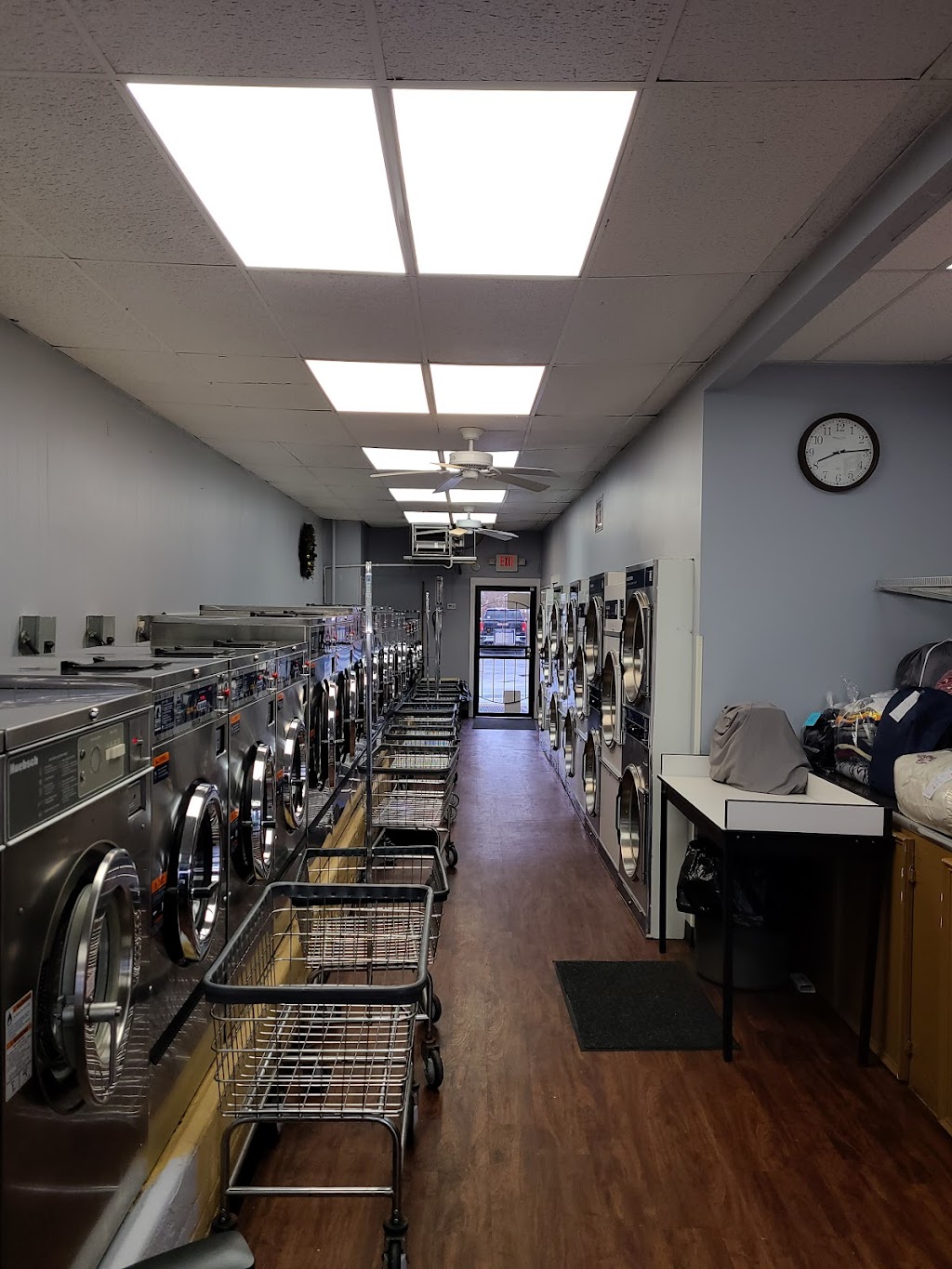 Check Your Pockets Laundromat | 938 Little E Neck Rd, West Babylon, NY 11704 | Phone: (631) 539-2030