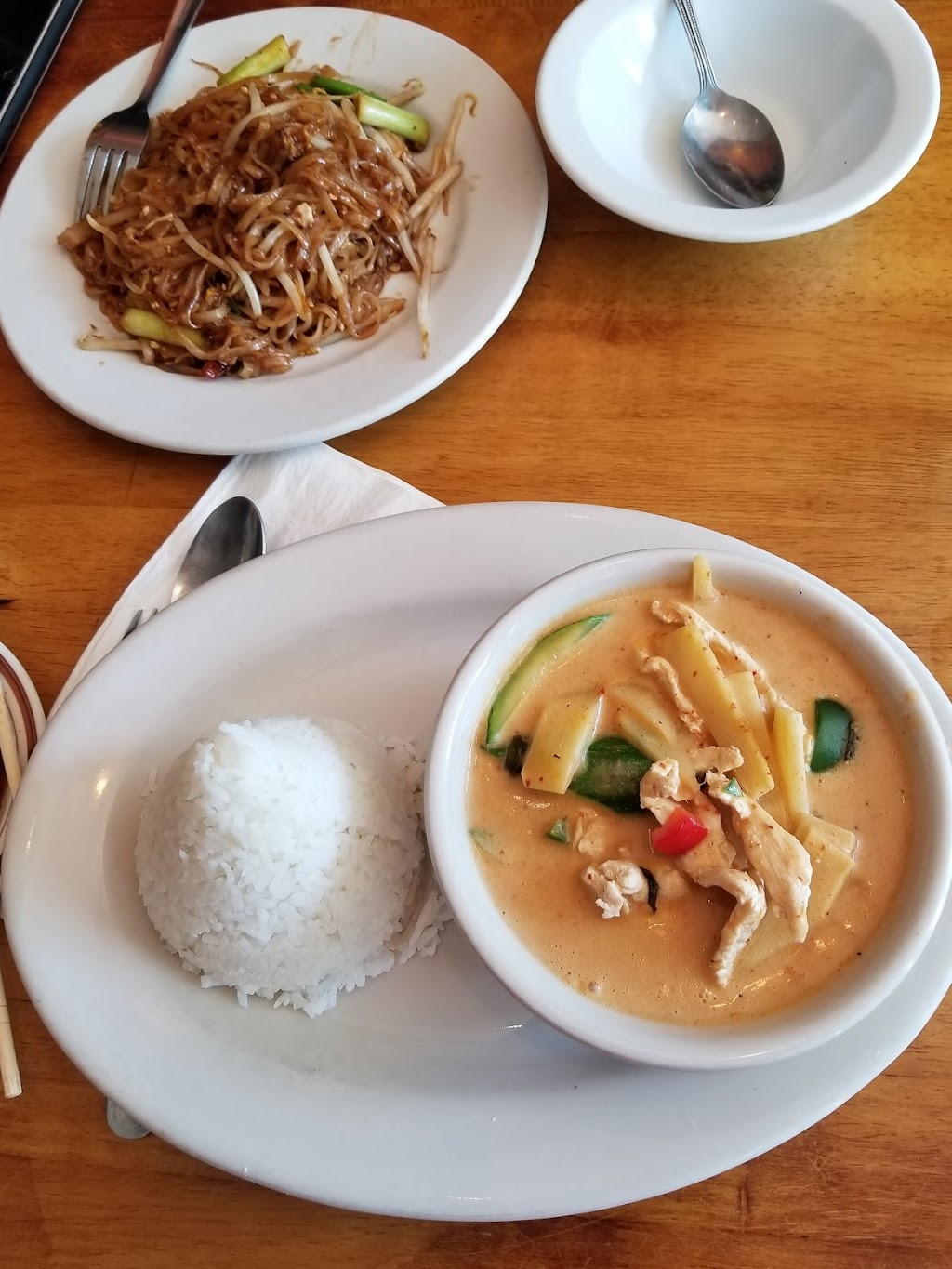 Centre Thai Bistro | 268 Atlantic Ave b, East Rockaway, NY 11518 | Phone: (516) 612-4858