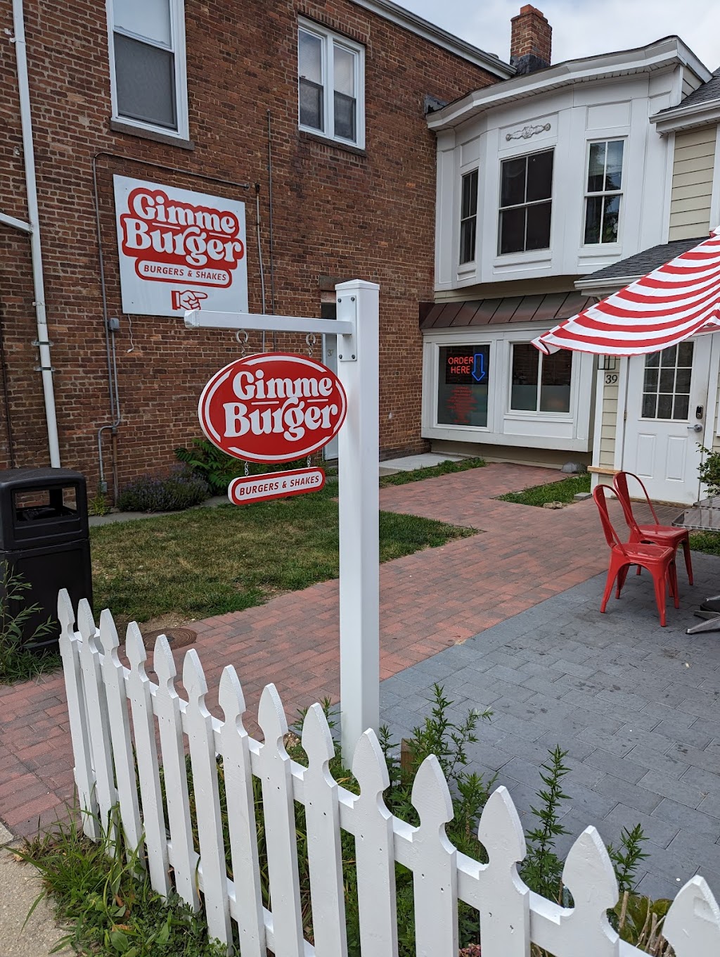 Gimme Burger | 39 E Main St, Oyster Bay, NY 11771 | Phone: (516) 922-3300