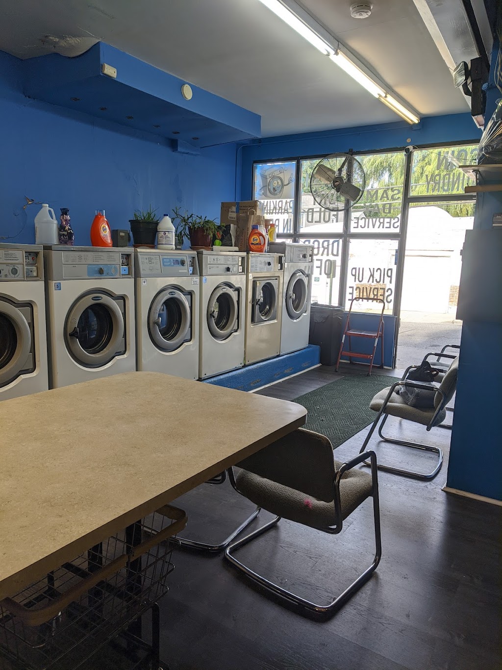 Landing Laundromat | 28 Carpenter St, Glen Cove, NY 11542 | Phone: (516) 759-4355