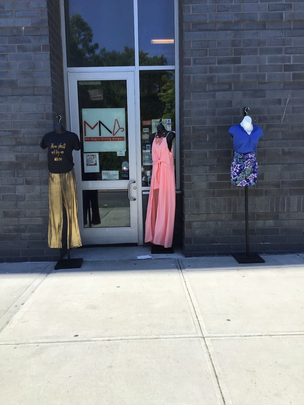 Mo-Nay Thrifty Bargain | 1903 W Farms Rd, Bronx, NY 10460 | Phone: (718) 759-6959