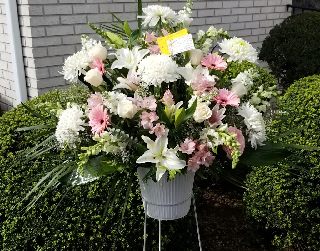 The Village Flower Shoppe by Lina | 14 Hillside Avenue, Williston Park, NY 11596 | Phone: (516) 747-0454