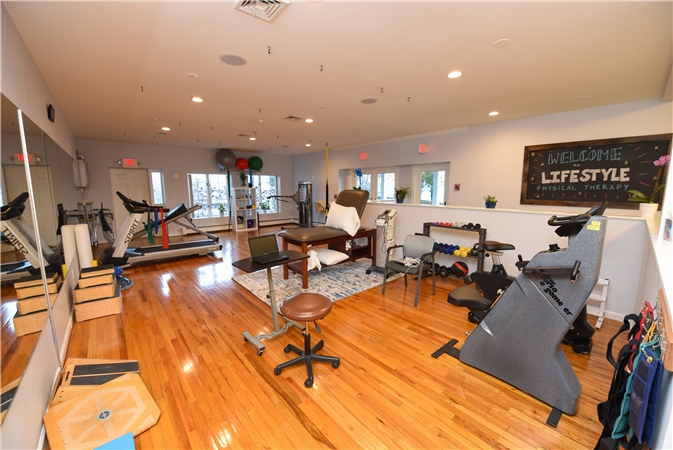 Lifestyle Physical Therapy | 125 W Shore Rd, Huntington, NY 11743 | Phone: (631) 944-3134