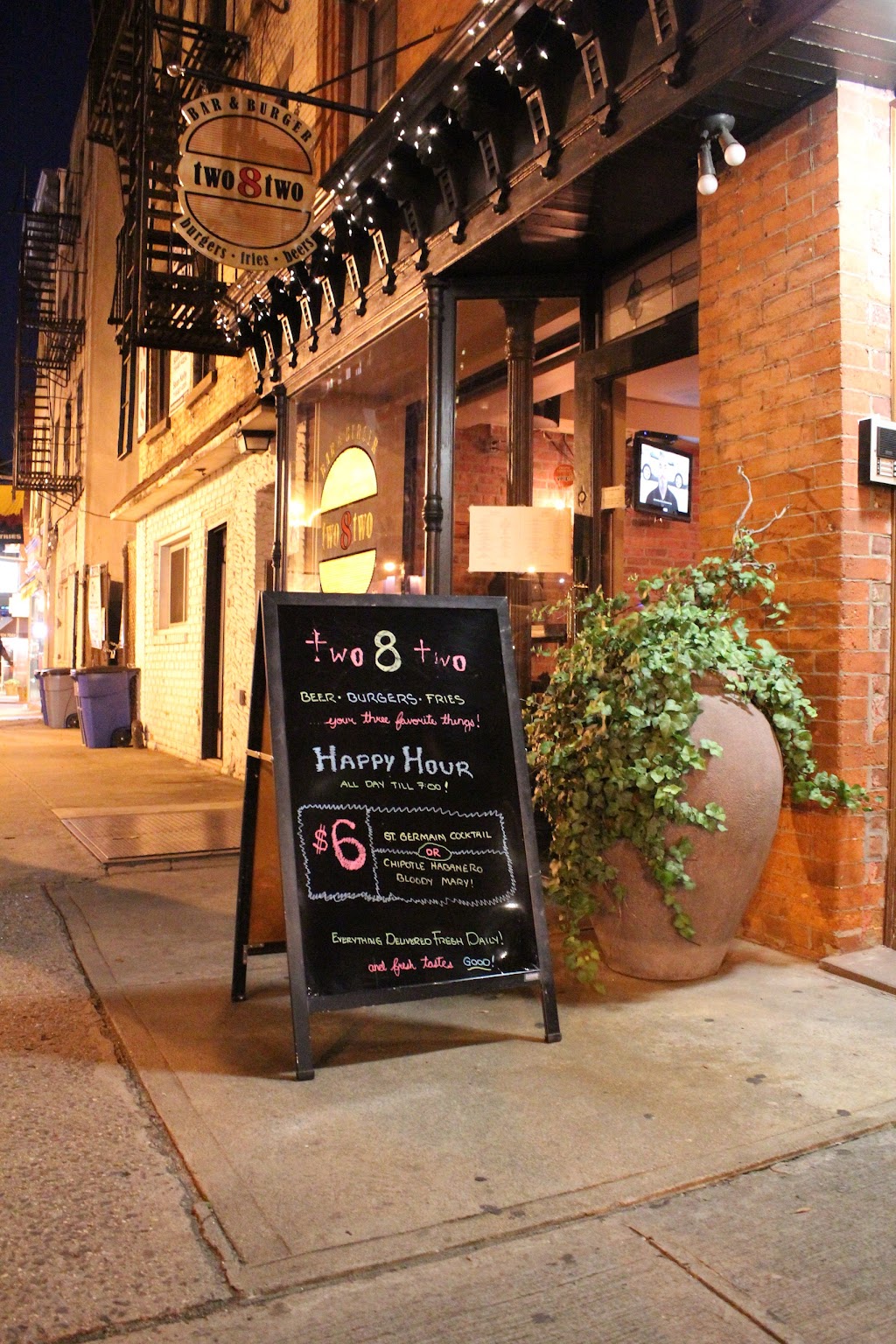 two8two Bar & Burger | 282 Atlantic Ave, Brooklyn, NY 11201 | Phone: (718) 596-2282