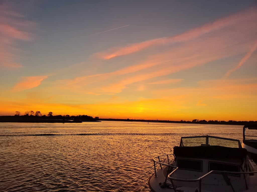 Boathouse Marina Event Space& Ice Cream Store | 77 Island Pkwy W, Harbor Isle, NY 11558 | Phone: (516) 431-9147