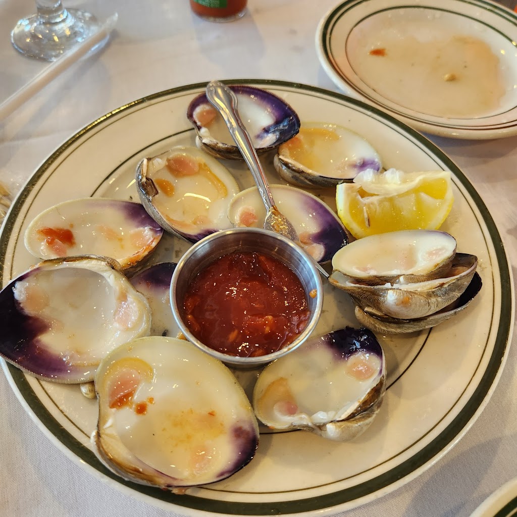 Peters Clam Bar | 600 Long Beach Rd, Island Park, NY 11558 | Phone: (516) 432-0505