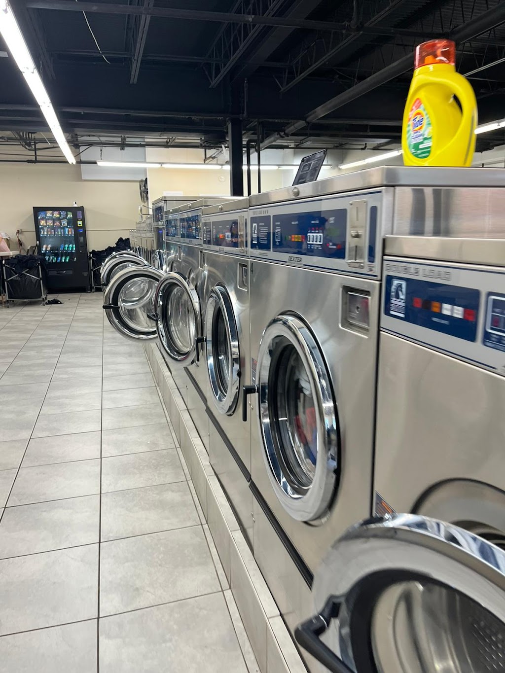 Orchard Laundromat | 7 Alexander Pl, Glen Cove, NY 11542 | Phone: (516) 676-3650