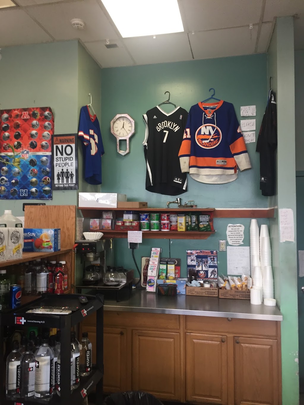 D & B Deli | 1037 Front St, Uniondale, NY 11553 | Phone: (516) 280-4712