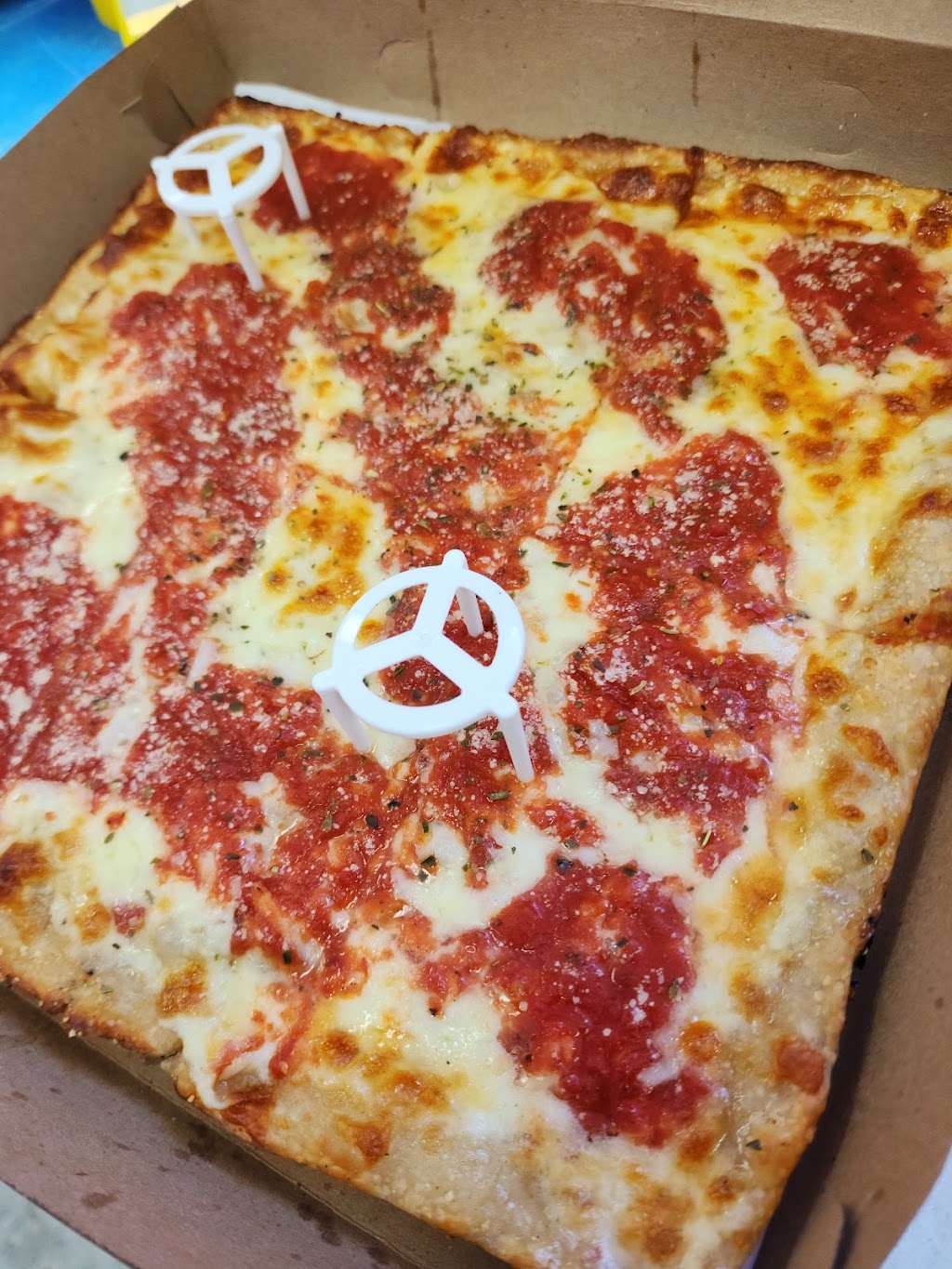 Luigis Pizza | 39 Montauk Hwy, Lindenhurst, NY 11757 | Phone: (631) 991-7900