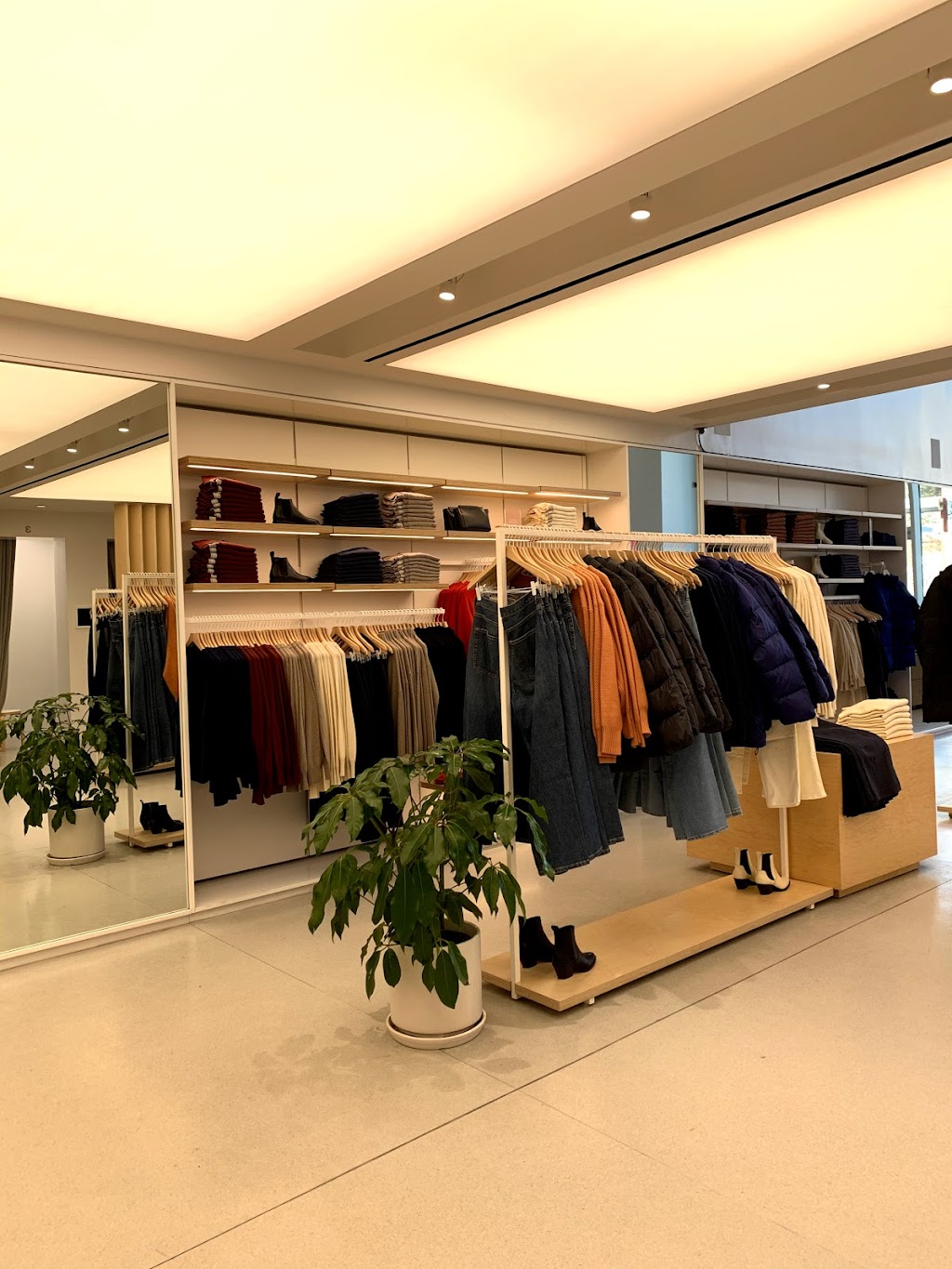 Everlane | 104 N 6th St, Brooklyn, NY 11211 | Phone: (347) 201-2308