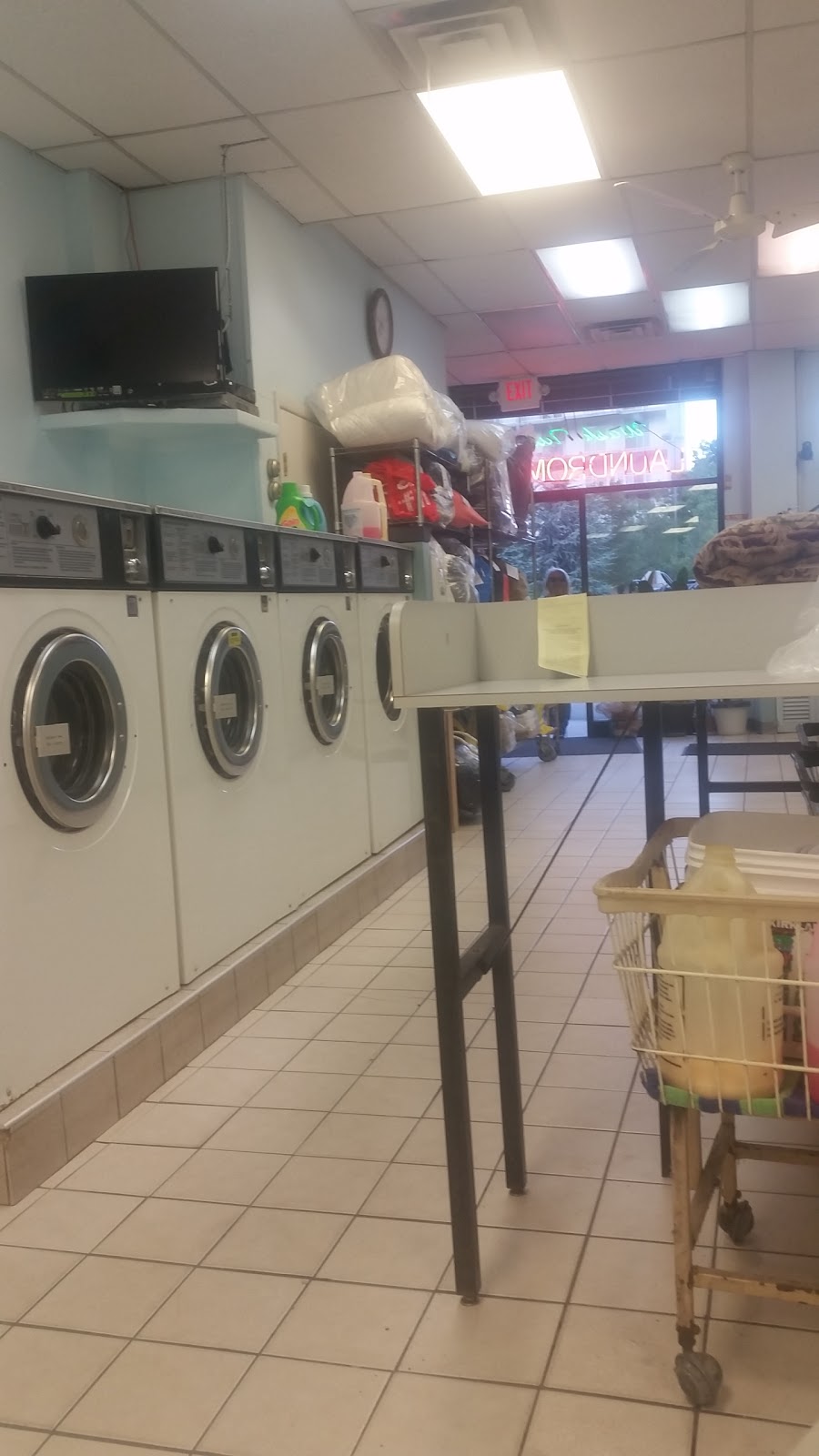 Wash Tub Laundromat | 1030 River Rd, Edgewater, NJ 07020 | Phone: (201) 224-3300