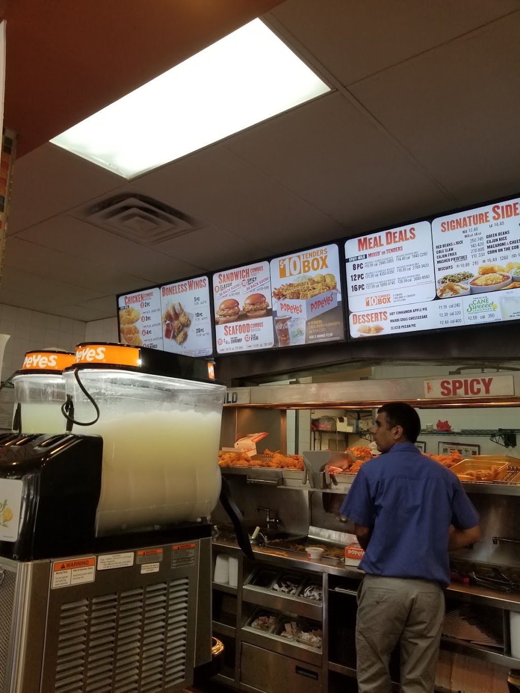 Popeyes Louisiana Kitchen | 1307 Teaneck Rd, Teaneck, NJ 07666 | Phone: (201) 837-9386