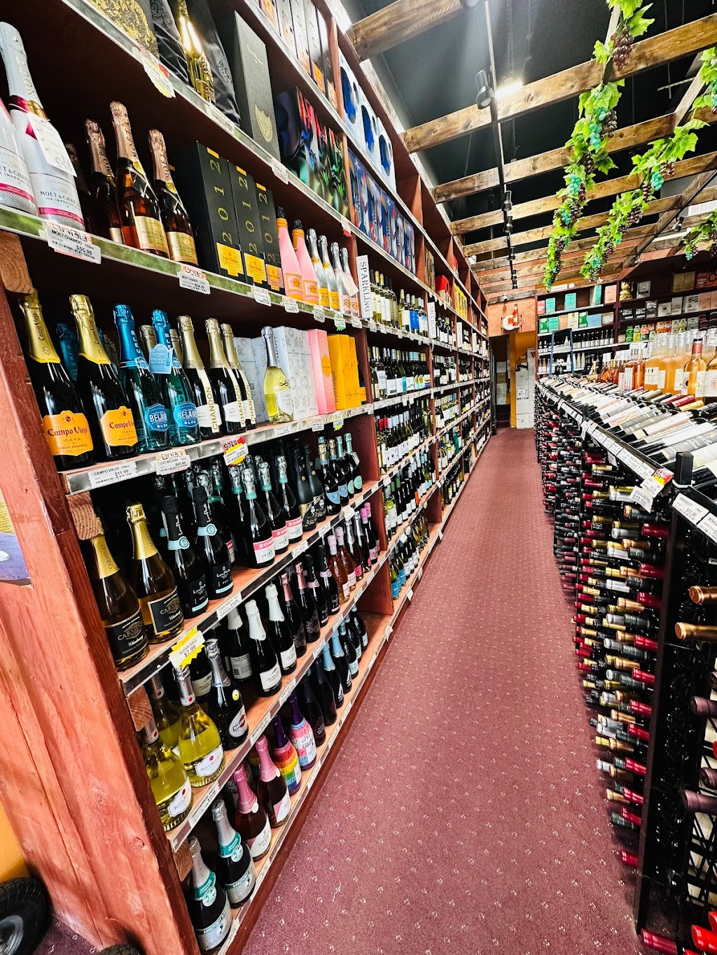 Woodbury Wine Market | 8285 Jericho Turnpike, Woodbury, NY 11797 | Phone: (516) 224-4760