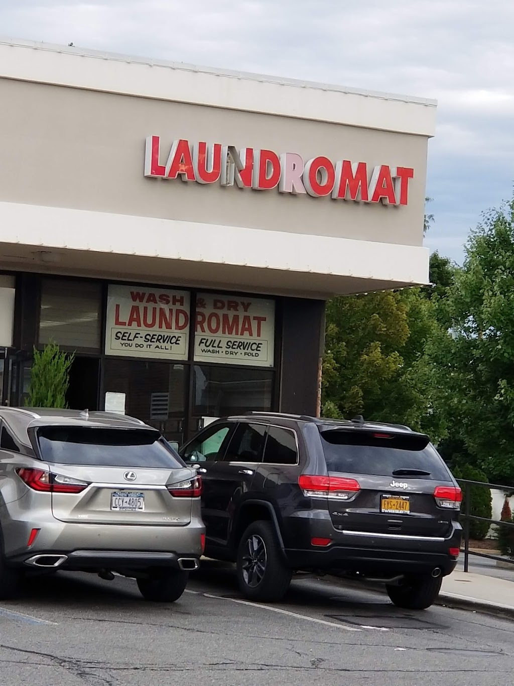 Syosset Laundromat | 131 Jackson Ave, Syosset, NY 11791 | Phone: (516) 921-0330