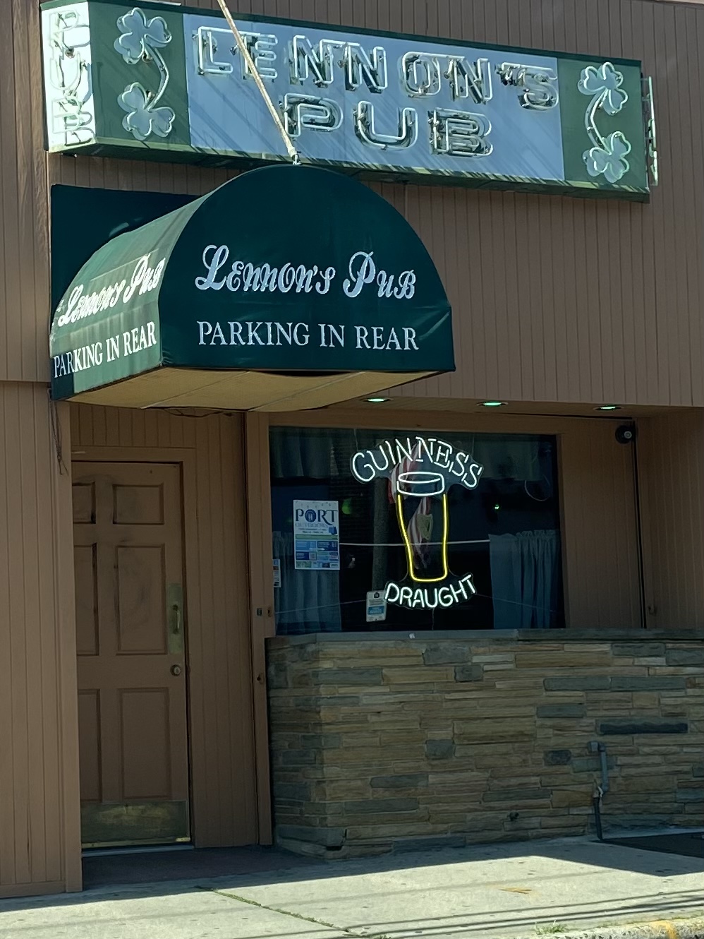 Lennons Pub | 105 Main St, Port Washington, NY 11050 | Phone: (516) 883-4350