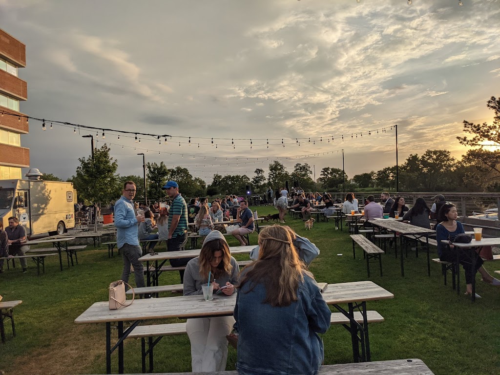 Beer Garden at Shippan Landing | 290 Harbor Dr, Stamford, CT 06902 | Phone: (203) 246-0017