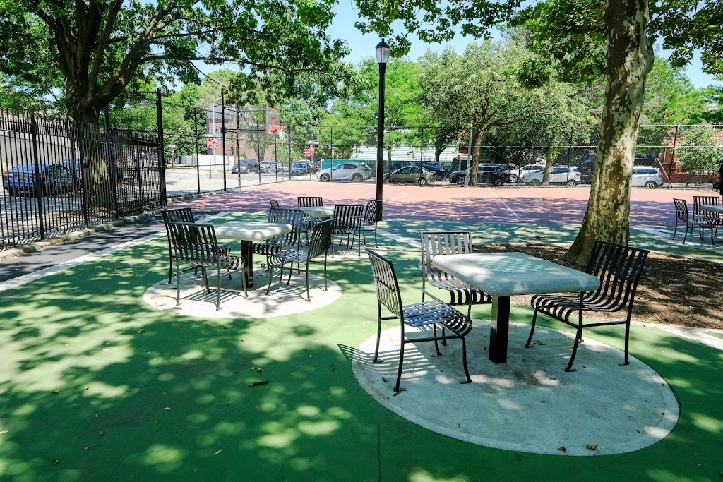 Nathan Weidenbaum Playground | Laurel Hill Blvd. &, 48-09 63rd St, Queens, NY 11377 | Phone: (212) 639-9675