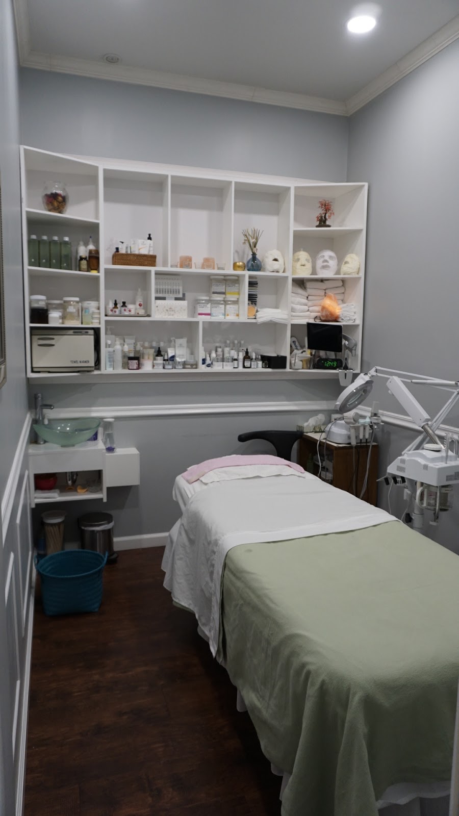 Pure Green Day Spa | 228 Birch Hill Rd, Locust Valley, NY 11560 | Phone: (516) 277-2008