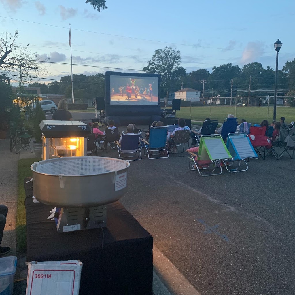 Long Island Backyard Movie | 220 Rose St, Massapequa Park, NY 11762 | Phone: (516) 874-5483