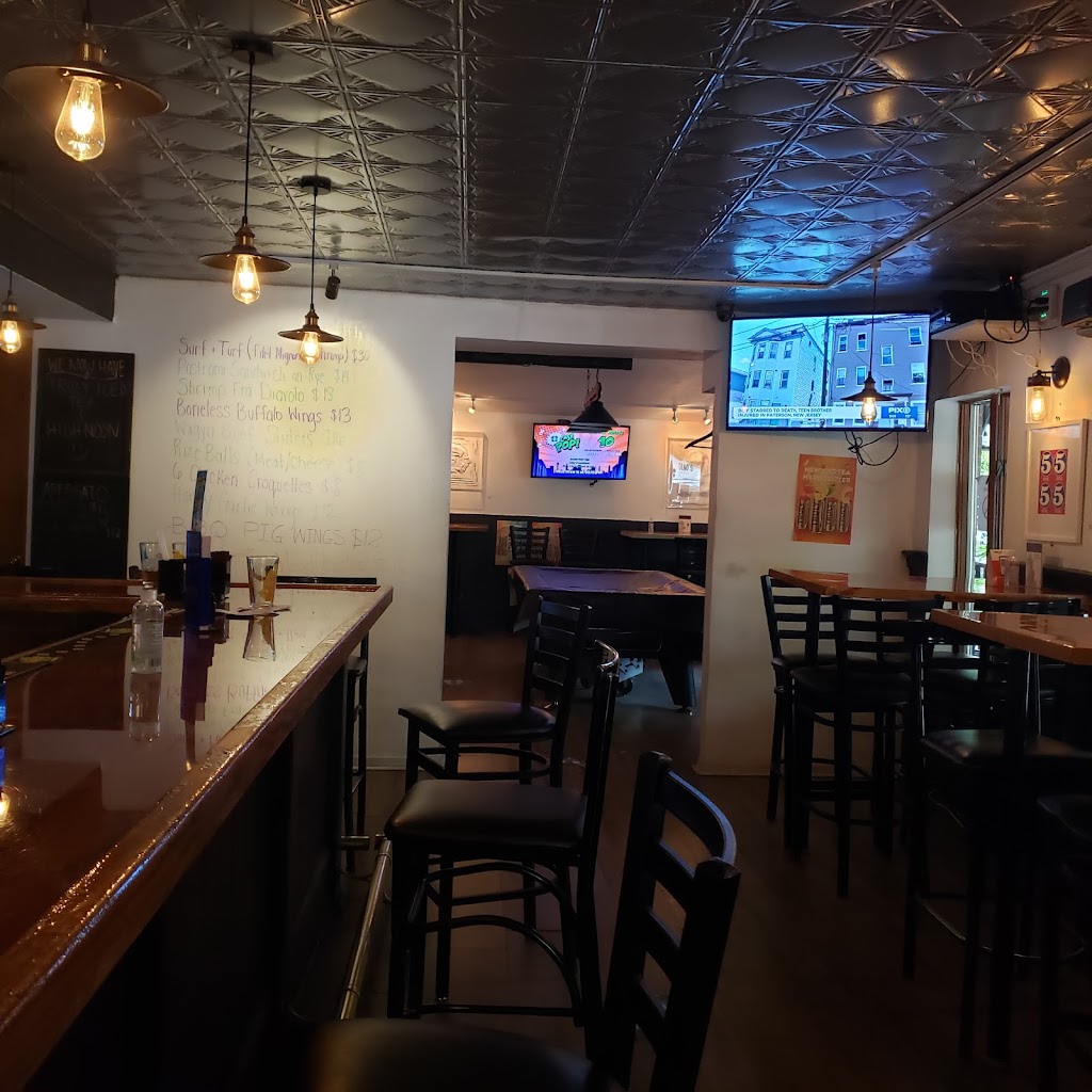 Dinos Bar and Grill | 1466 River Rd, Edgewater, NJ 07020 | Phone: (201) 224-6992