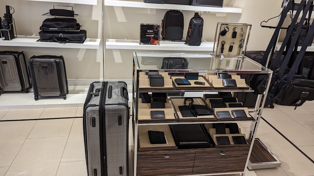 TUMI Store - Upper Madison | 1100 Madison Ave, New York, NY 10028 | Phone: (212) 288-8802