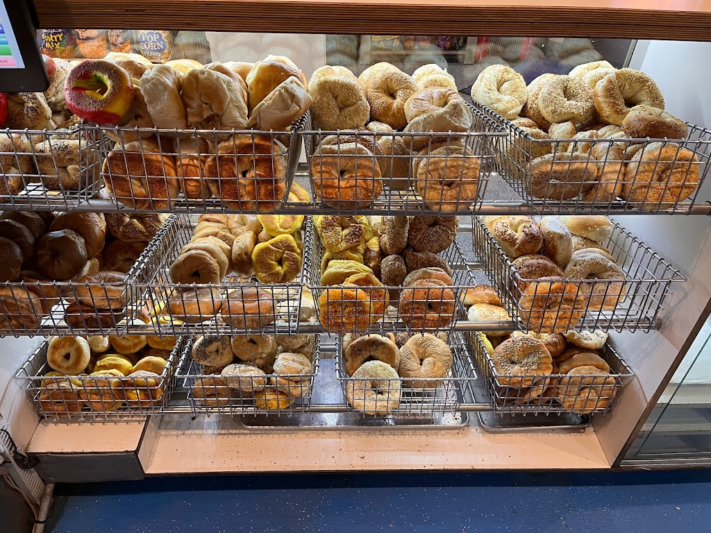 Boardwalk Bagel & Delicatessen | 105 Putnam Blvd, Atlantic Beach, NY 11509 | Phone: (516) 239-3900