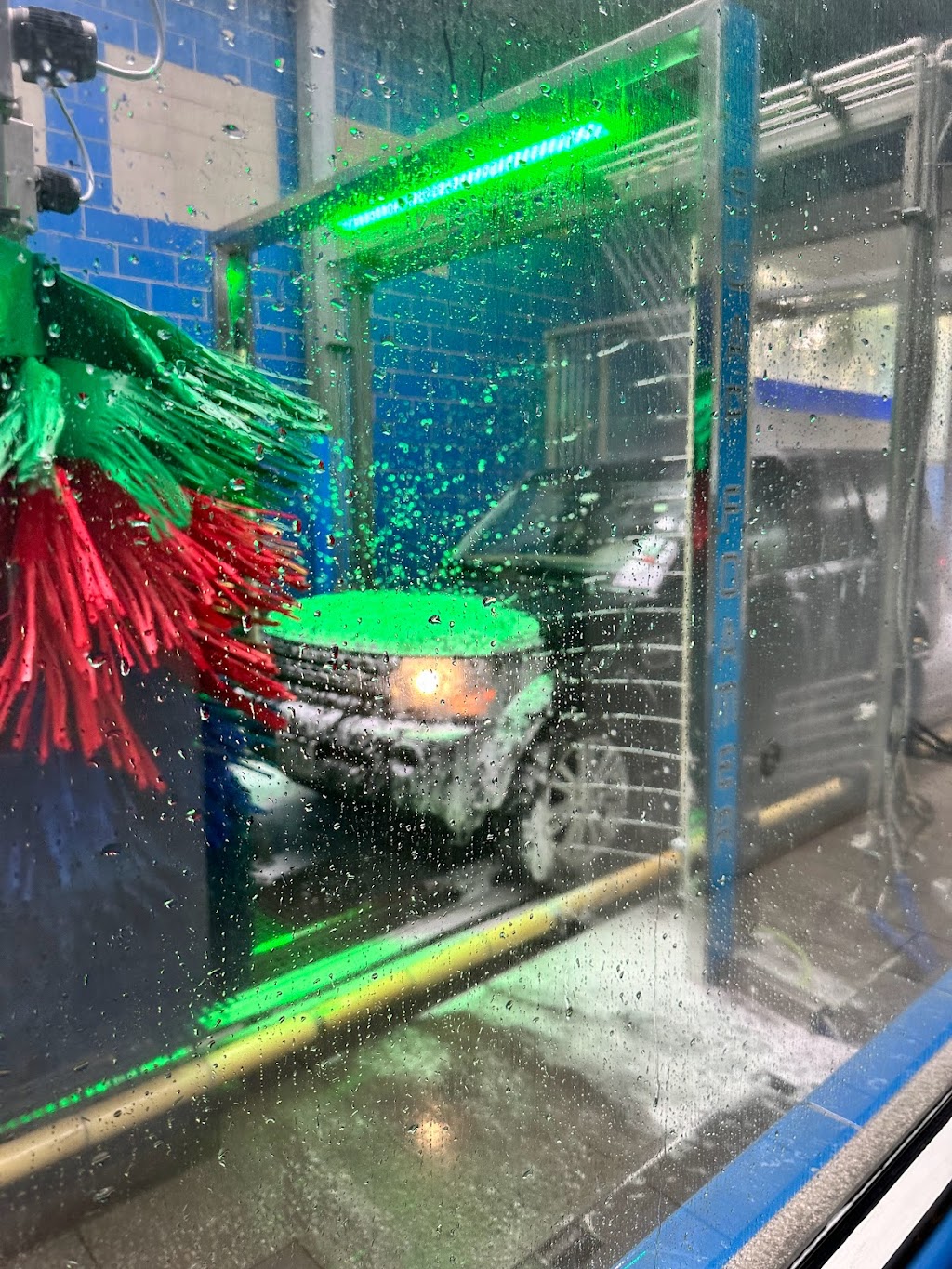 Larchmont Carwash | 2436 Boston Post Rd, Larchmont, NY 10538 | Phone: (914) 637-9274