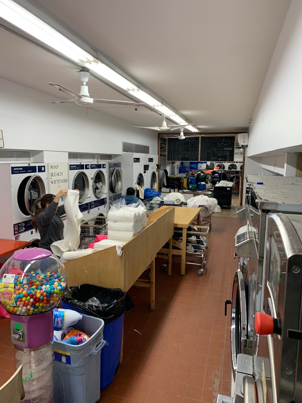 Laundry Land II Inc | 269 Eckford St, Brooklyn, NY 11222 | Phone: (718) 383-3587