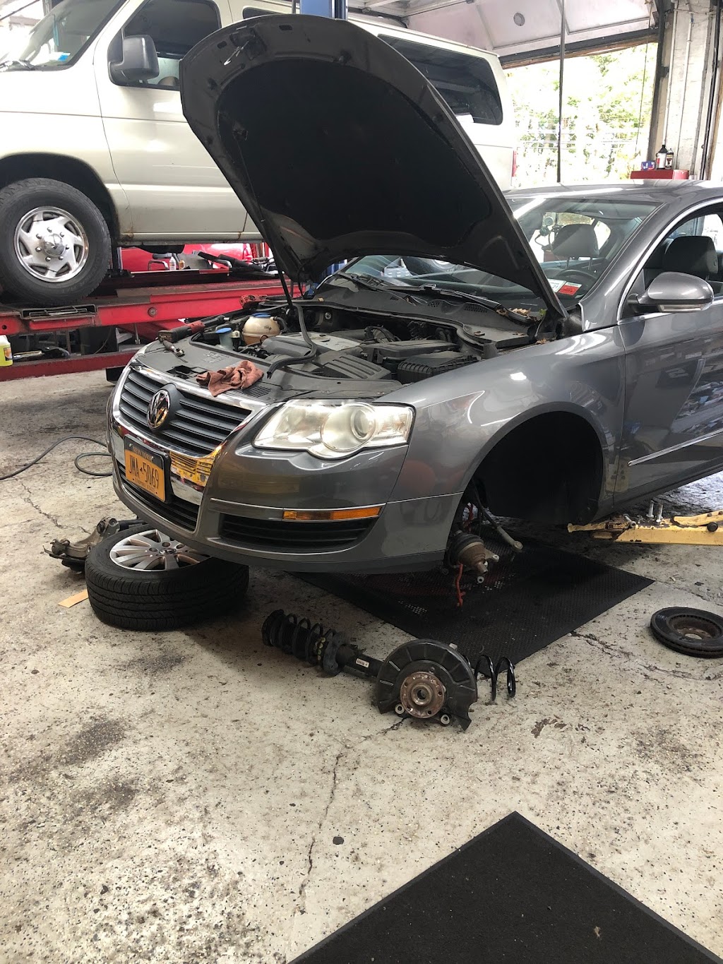 Manor Auto Service Center Inc | 135 Shore Rd, Pelham, NY 10803 | Phone: (914) 738-9851