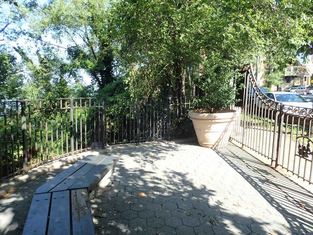 Half-Moon Overlook | 2501A Palisade Ave, Bronx, NY 10463 | Phone: (212) 639-9675