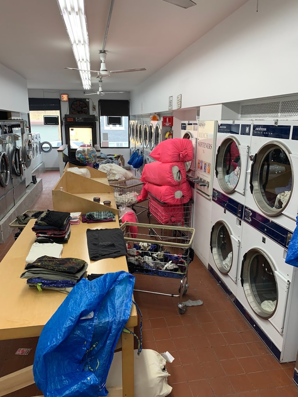 Laundry Land II Inc | 269 Eckford St, Brooklyn, NY 11222 | Phone: (718) 383-3587