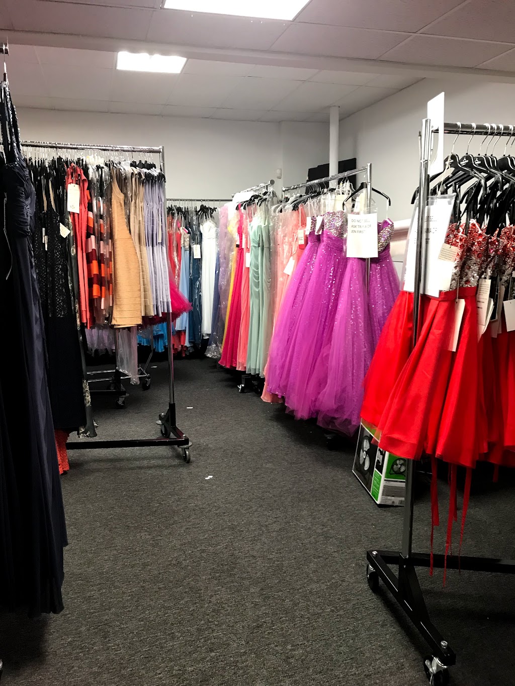 Charlottes Closet | 405 Main St #6, Port Washington, NY 11050 | Phone: (516) 570-0200