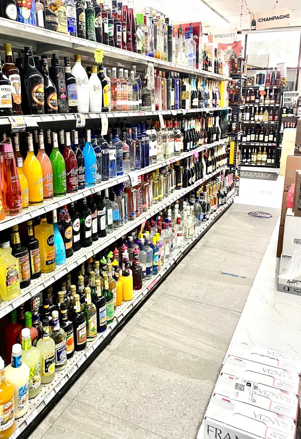 Laati liquor & wine | 4189 Bowne St, Queens, NY 11355 | Phone: (718) 461-7868