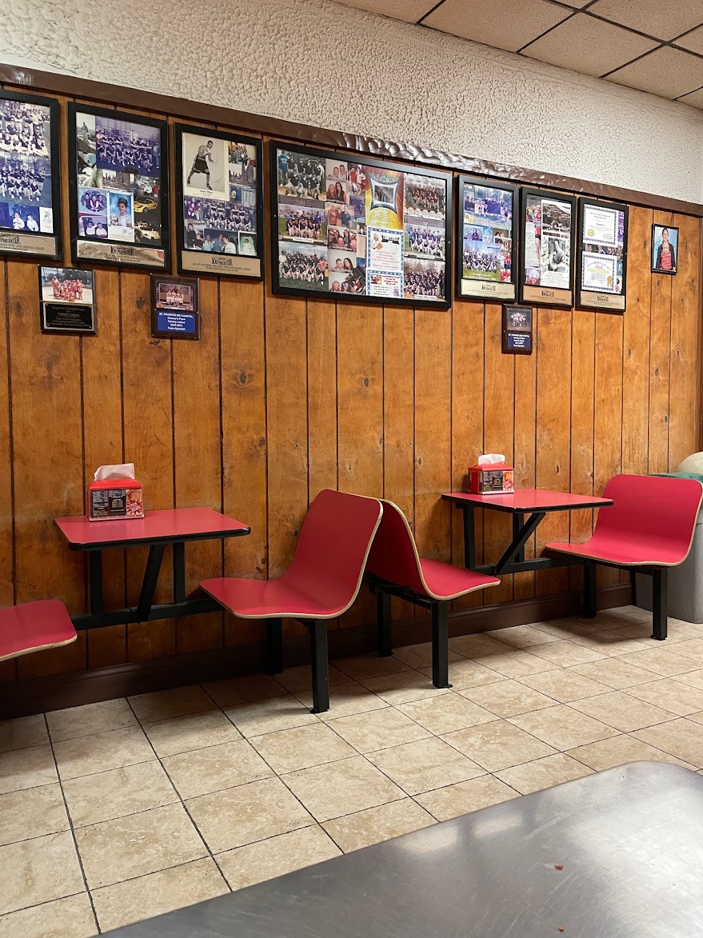 Tommys Pizza | 4033 E Tremont Ave, Bronx, NY 10465 | Phone: (718) 829-2828