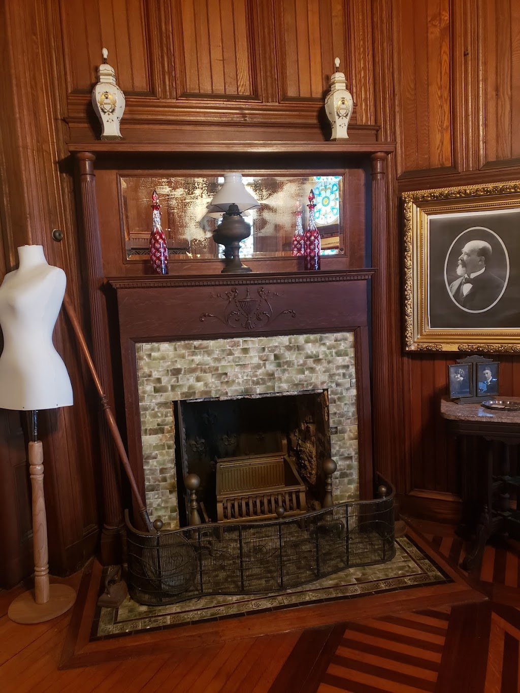 Strauss Mansion Museum | 27 Prospect Cir, Atlantic Highlands, NJ 07716 | Phone: (732) 291-1861