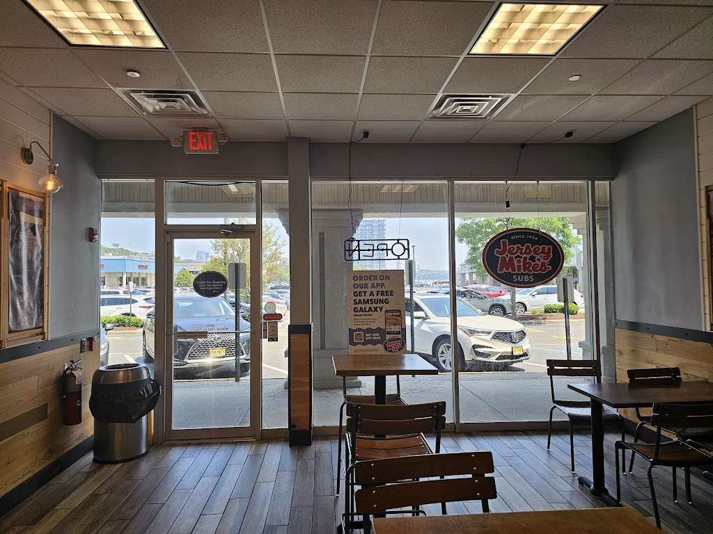 Jersey Mikes Subs | 725 River Rd, Edgewater, NJ 07020 | Phone: (201) 877-9487