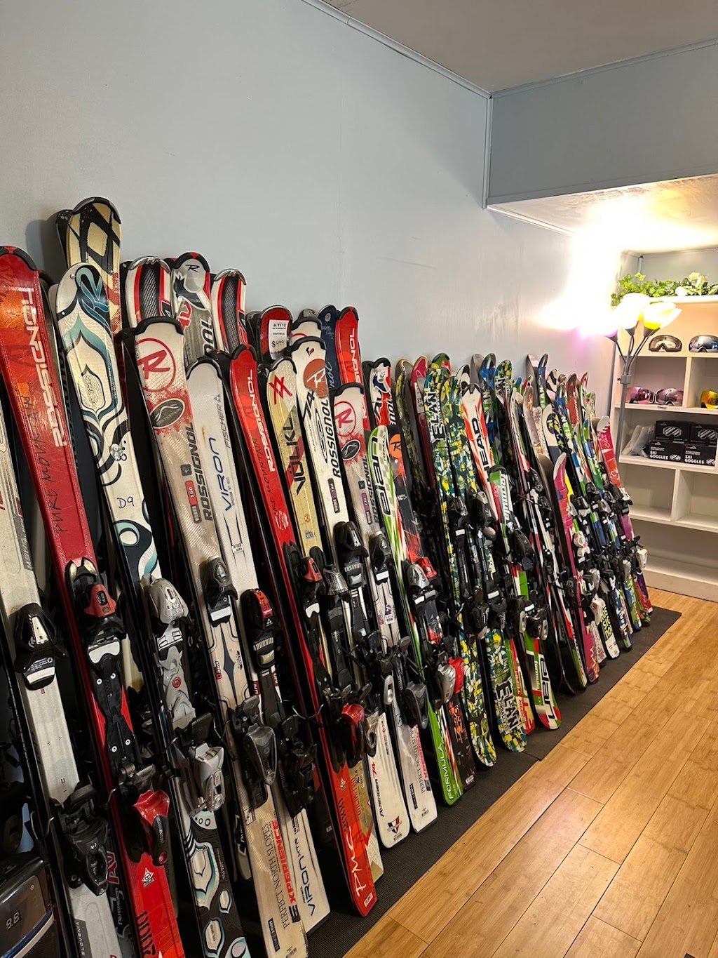 Jennys Ski Rental and Sale | 32-31 150th Pl, Queens, NY 11354 | Phone: (516) 914-8855