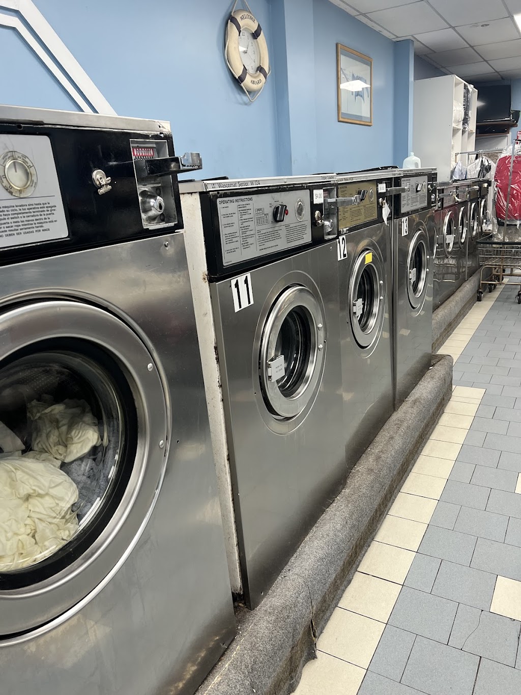 Halesite Laundromat | 152 New York Ave, Huntington, NY 11743 | Phone: (631) 421-3311