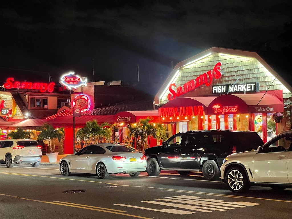 Sammys Shrimp Box | 64 City Island Ave, Bronx, NY 10464 | Phone: (718) 885-3200