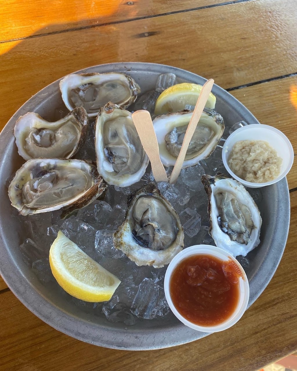 Braccos Clam & Oyster Bar | 319 Woodcleft Ave, Freeport, NY 11520 | Phone: (516) 378-6589