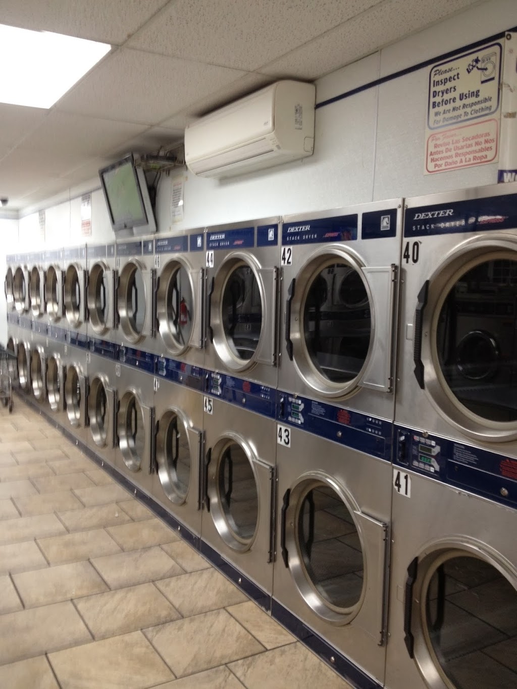 Casablanca Laundromat | 431 N Main St, Freeport, NY 11520 | Phone: (516) 543-5016