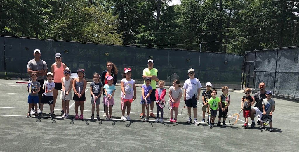 Manhasset Tennis | 200 N Service Rd LIE, 200 Long Island Expy, Manhasset, NY 11030 | Phone: (516) 271-2221