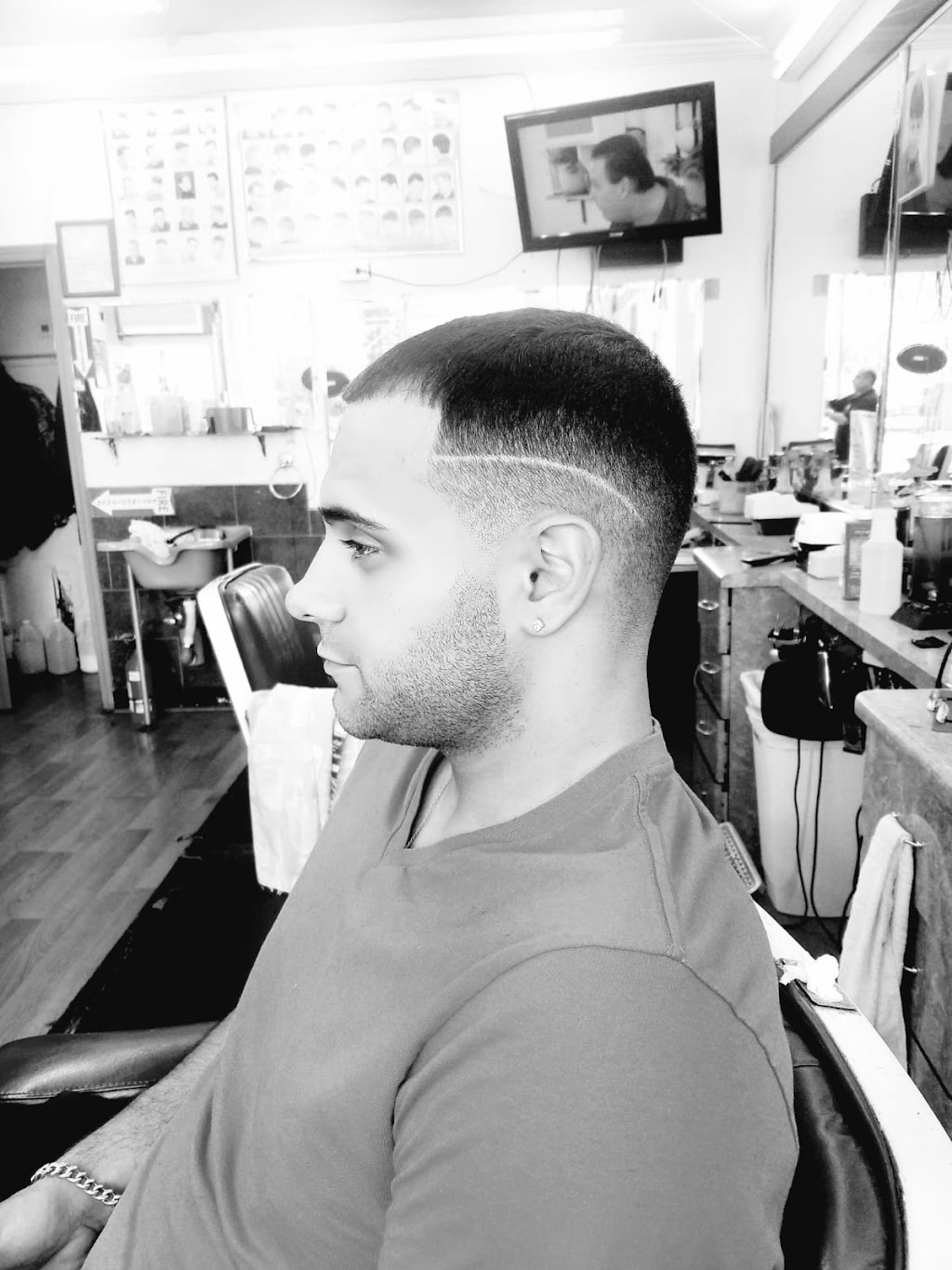 Michaels Barber Shop | 2207 Jerusalem Ave, Merrick, NY 11566 | Phone: (516) 221-3829